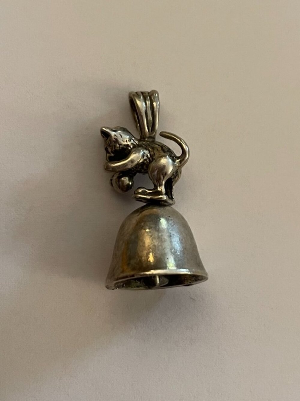 Vintage Sterling Silver Handmade OOAK Cat Bell Pendant Bob Stringer Y2K $125 - Picture 4 of 12